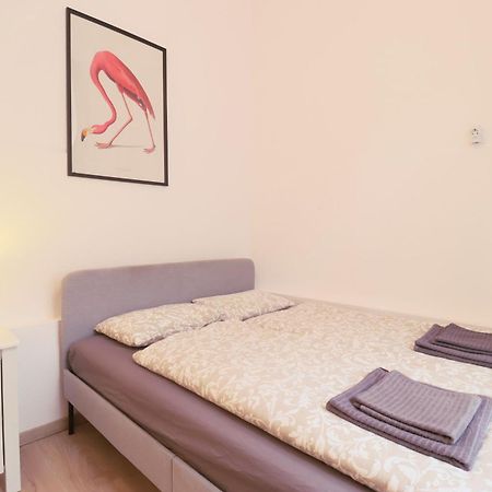 Joseph Boulevard Apartment - 3Bdr, 2Bath, 8Ppl Budapest Esterno foto