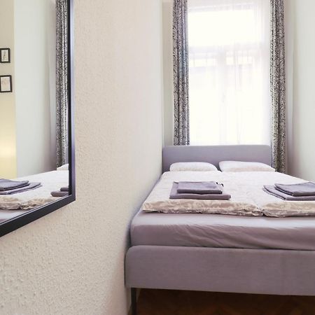 Joseph Boulevard Apartment - 3Bdr, 2Bath, 8Ppl Budapest Esterno foto