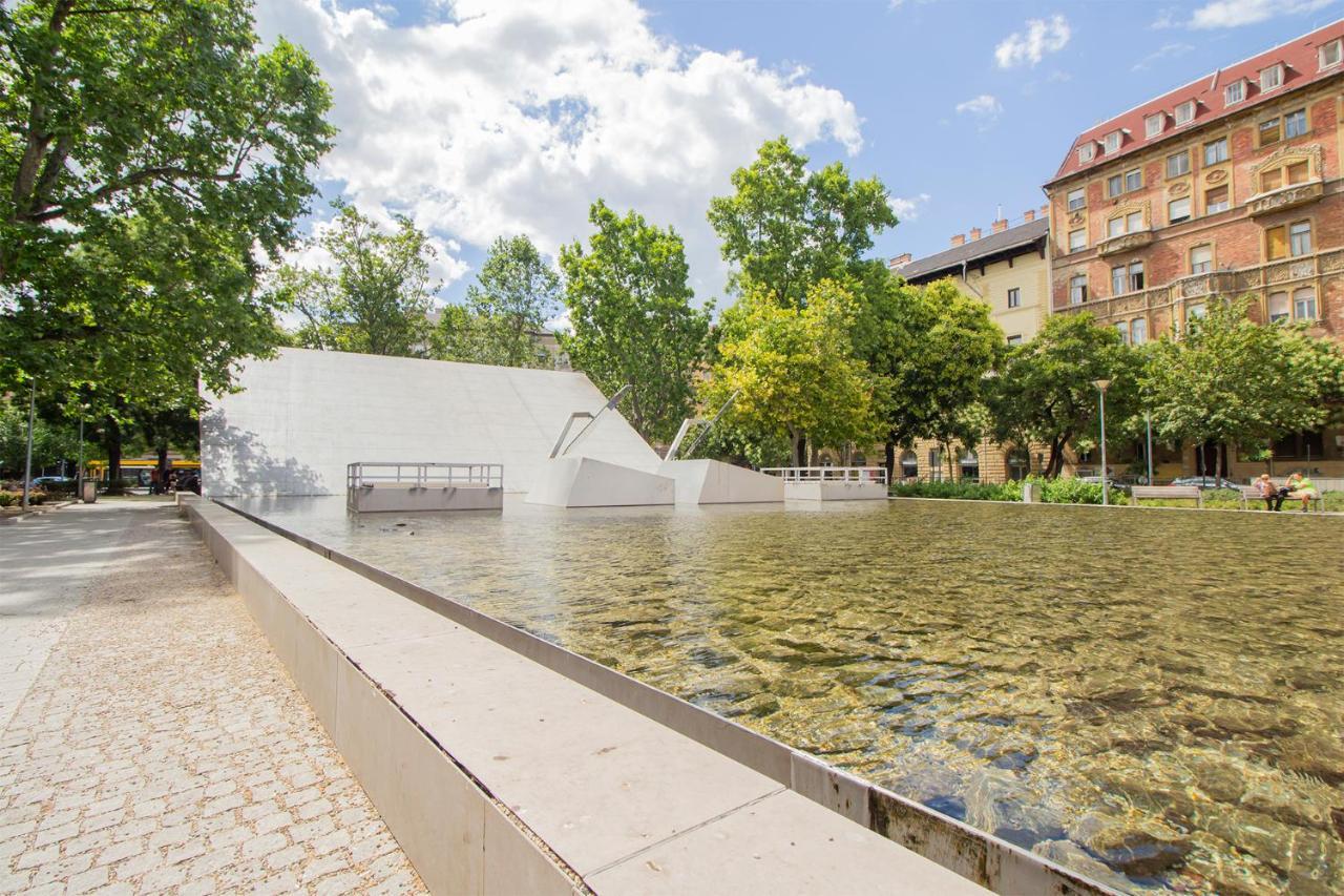 Joseph Boulevard Apartment - 3Bdr, 2Bath, 8Ppl Budapest Esterno foto