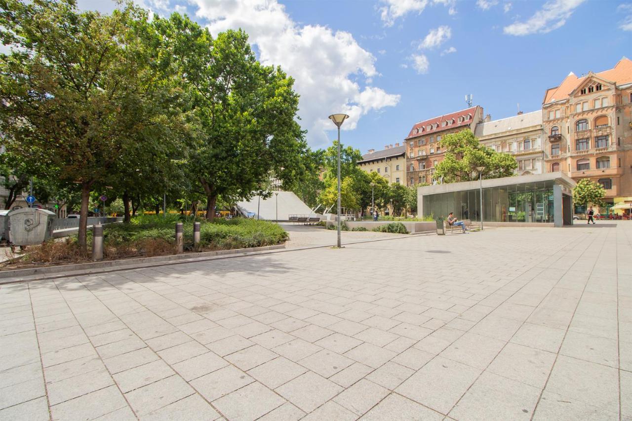 Joseph Boulevard Apartment - 3Bdr, 2Bath, 8Ppl Budapest Esterno foto
