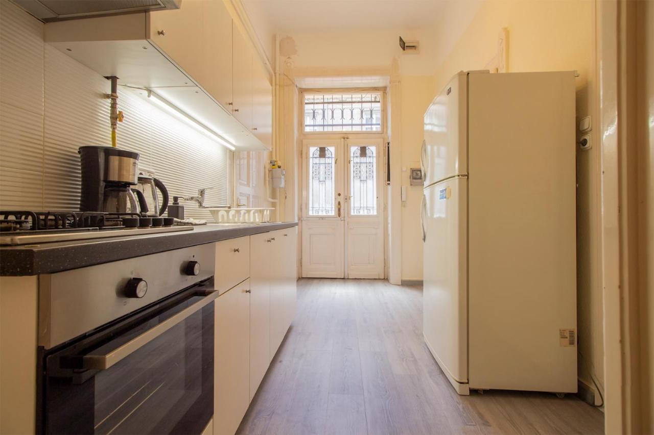 Joseph Boulevard Apartment - 3Bdr, 2Bath, 8Ppl Budapest Esterno foto