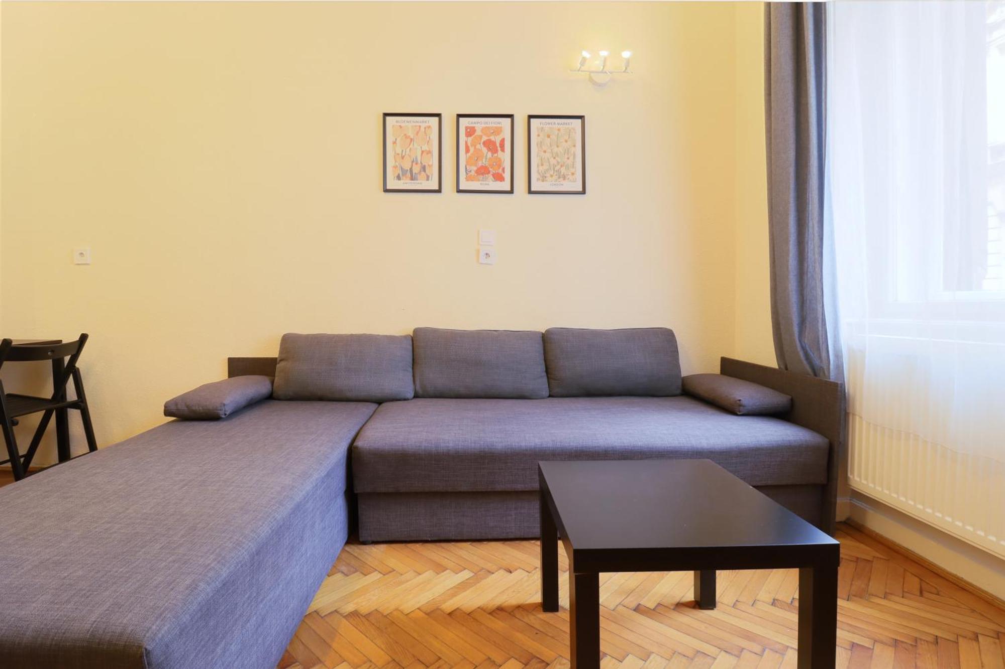 Joseph Boulevard Apartment - 3Bdr, 2Bath, 8Ppl Budapest Esterno foto