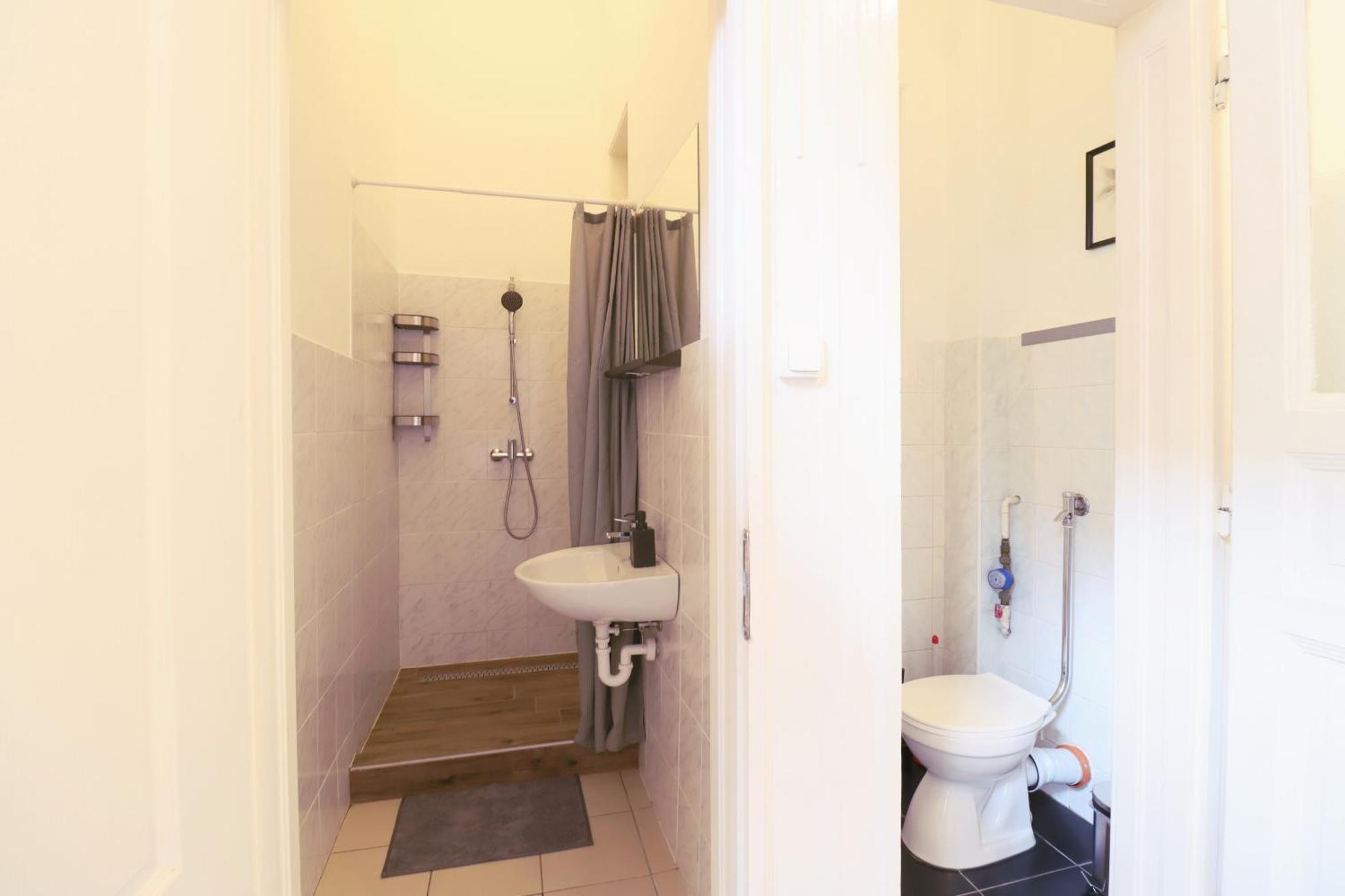 Joseph Boulevard Apartment - 3Bdr, 2Bath, 8Ppl Budapest Esterno foto