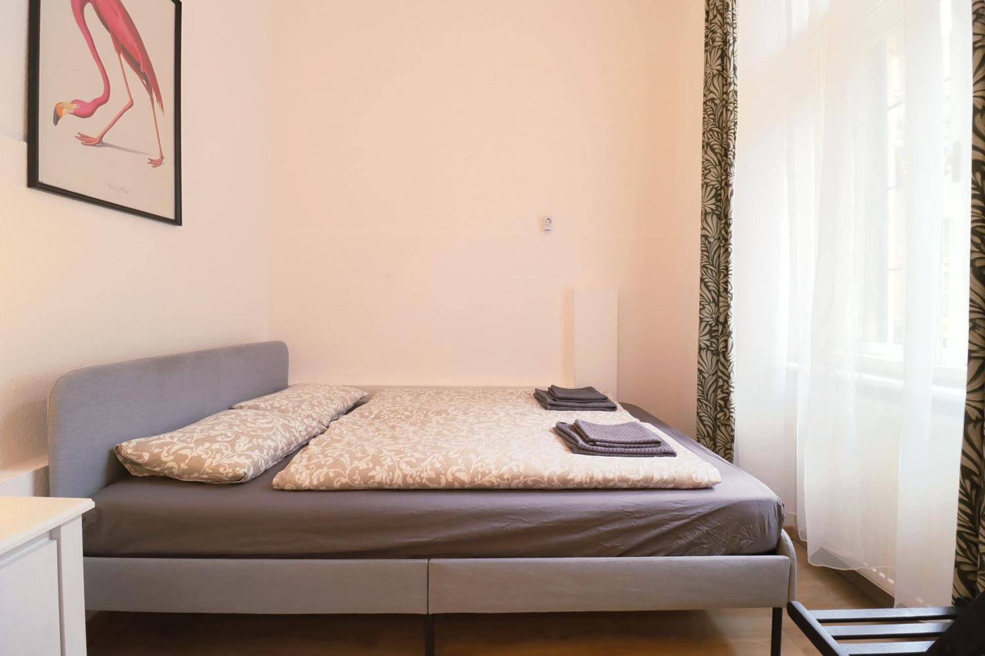 Joseph Boulevard Apartment - 3Bdr, 2Bath, 8Ppl Budapest Esterno foto