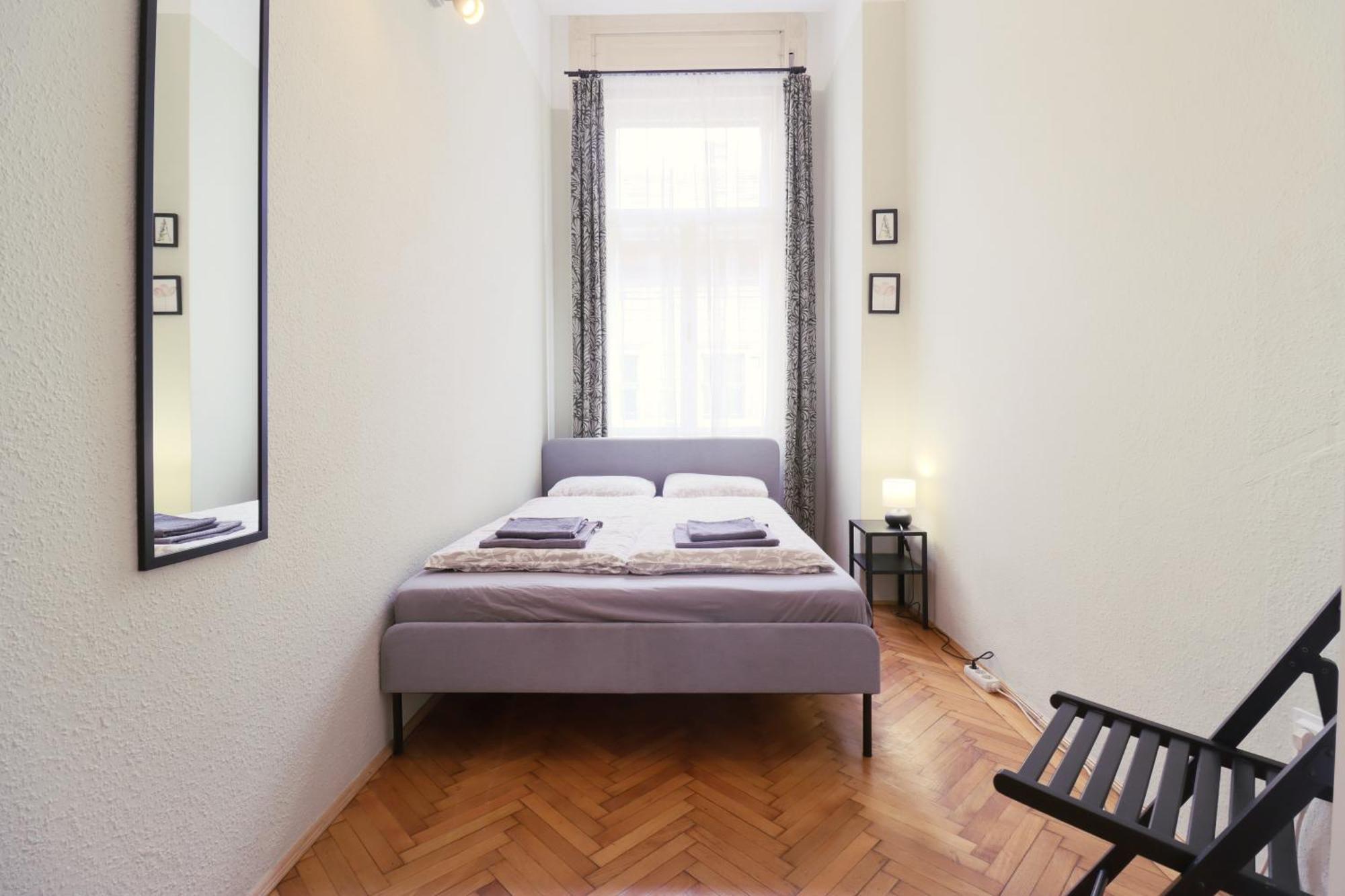 Joseph Boulevard Apartment - 3Bdr, 2Bath, 8Ppl Budapest Esterno foto
