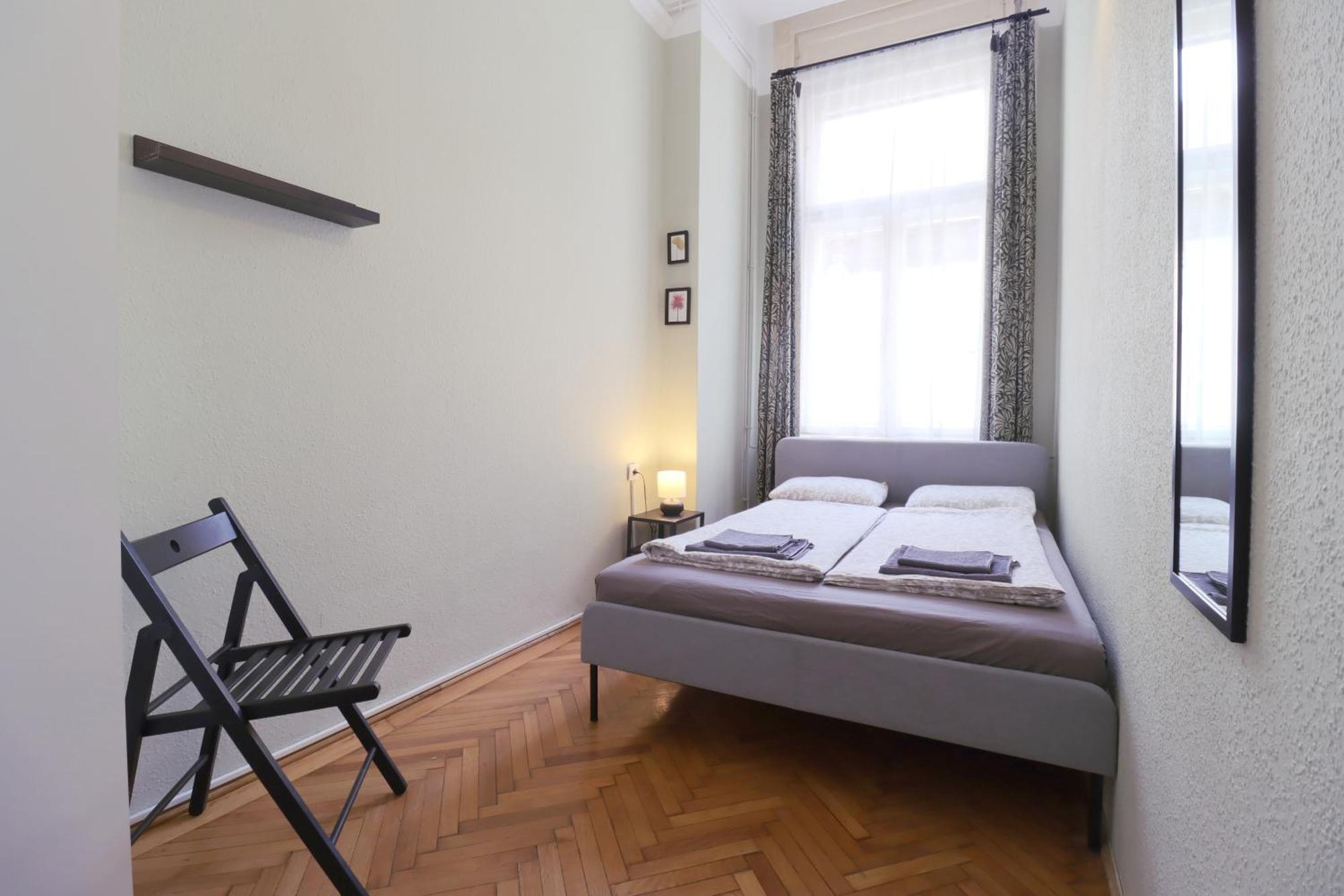 Joseph Boulevard Apartment - 3Bdr, 2Bath, 8Ppl Budapest Esterno foto